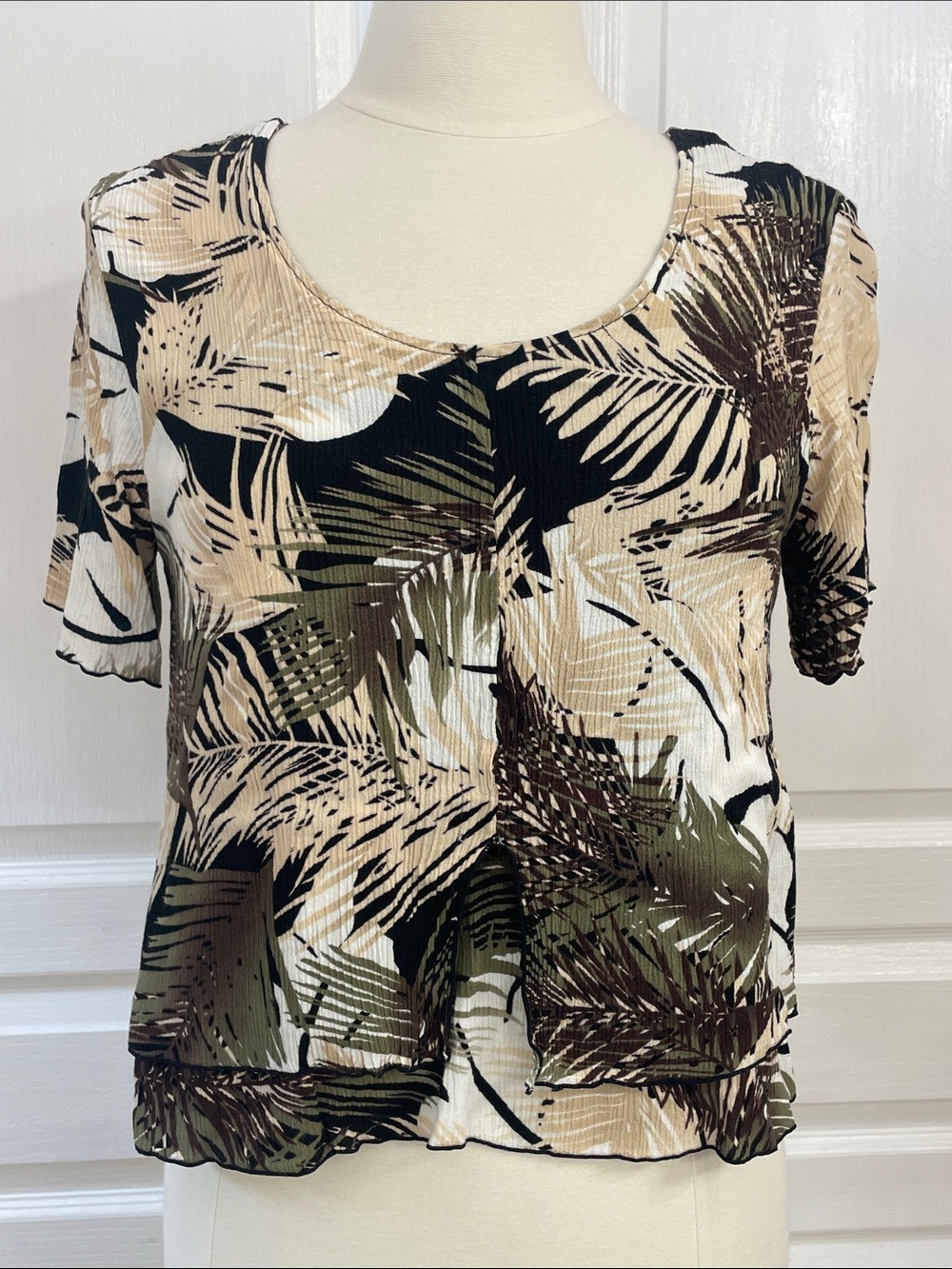 Serendipity Short Sleeve Scoop Neck Tropical Print Top - Beige/Olive